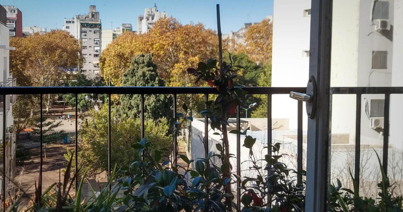 Appartamento Depto 2 Ambientes Muy Luminoso Con Wifi Y Vista A La Plaza Buenos Aires Esterno foto