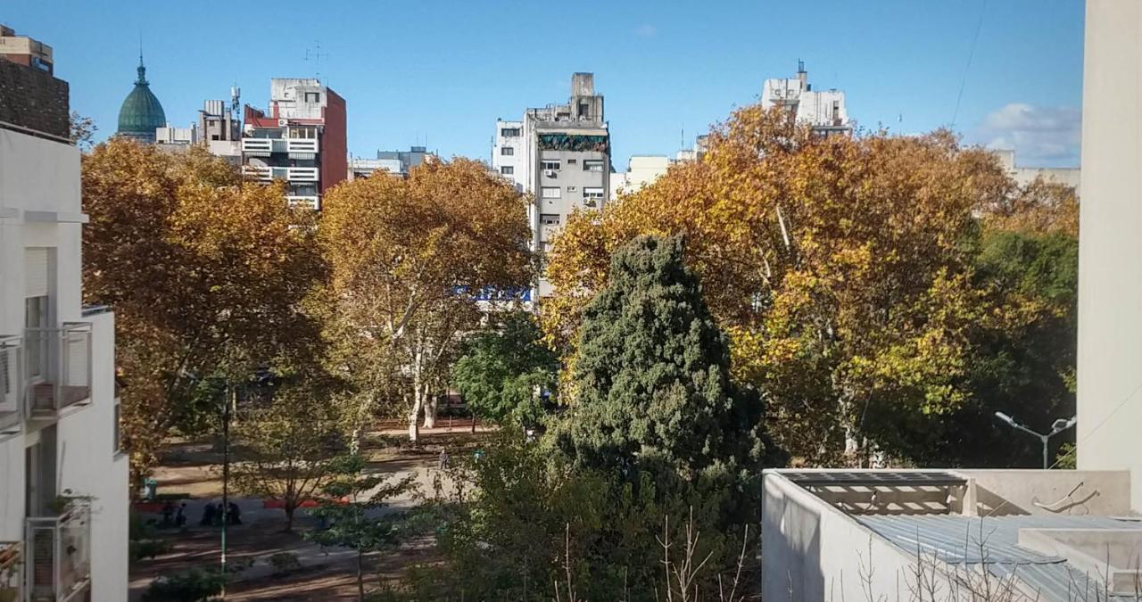 Appartamento Depto 2 Ambientes Muy Luminoso Con Wifi Y Vista A La Plaza Buenos Aires Esterno foto