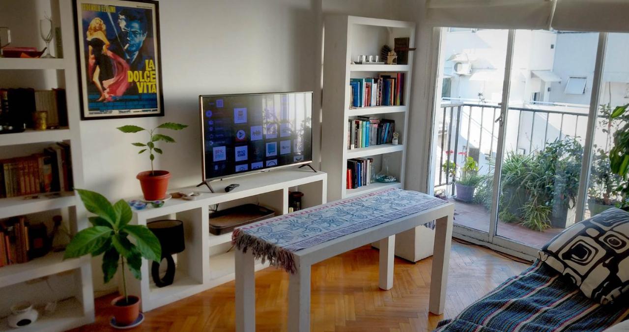 Appartamento Depto 2 Ambientes Muy Luminoso Con Wifi Y Vista A La Plaza Buenos Aires Esterno foto